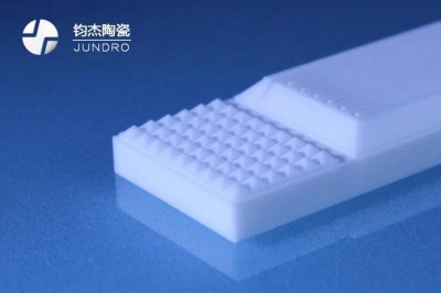 可加工陶瓷噴嘴的微鉆孔分析(材料:Macor) 可加工陶瓷噴嘴的微鉆孔分析(材料:Macor)