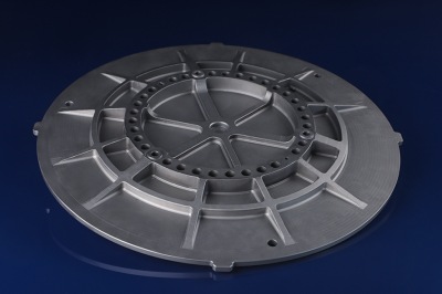 碳化硅(SiC)與氮化鋁(AlN)材料性能對比與應用分析 碳化硅(SiC)與氮化鋁(AlN)材料性能對比與應用分析