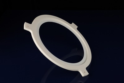 五軸氧化鋁斜孔環在半導體設備中的應用與作用